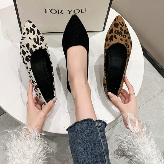 Ballerines femme bout pointu portées avec un jean disponible chez luxorel